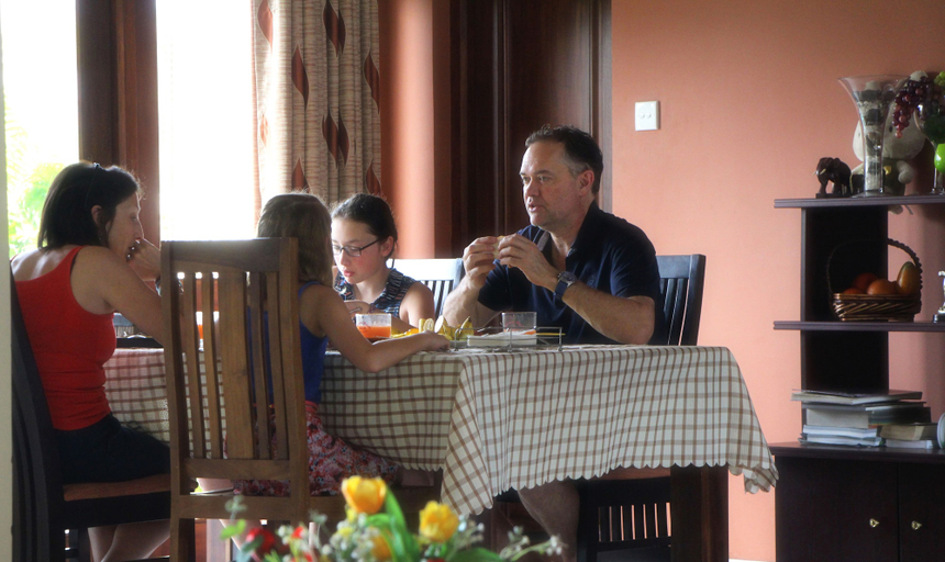 Food & Drinks, Airport Villa, Katana