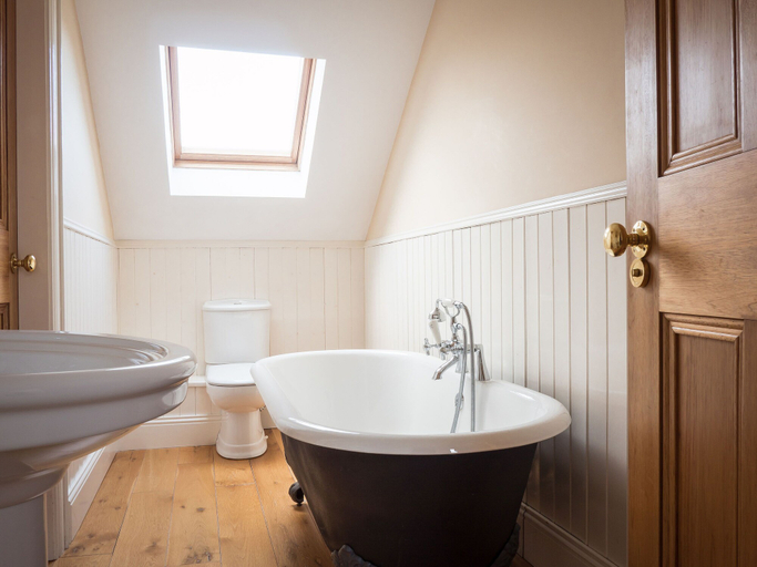 Bathroom, The Gatehouse at Mullans Bay, Fermanagh and Omagh
