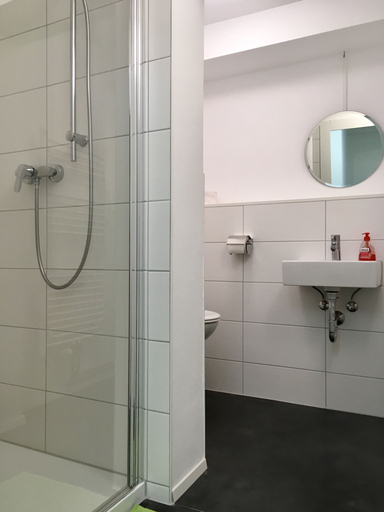 Bathroom 3, Ferienwohnung in zentraler Lage, Tübingen