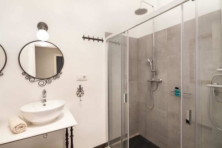 Bathroom 3, Romantic Apartment, Málaga