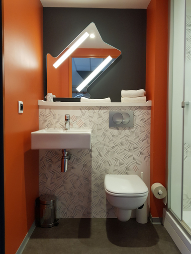 Bathroom 5, ibis Budget Macon Creches, Saône-et-Loire