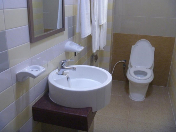 Bathroom 3, Golden Silk Road Hotel, Yangon