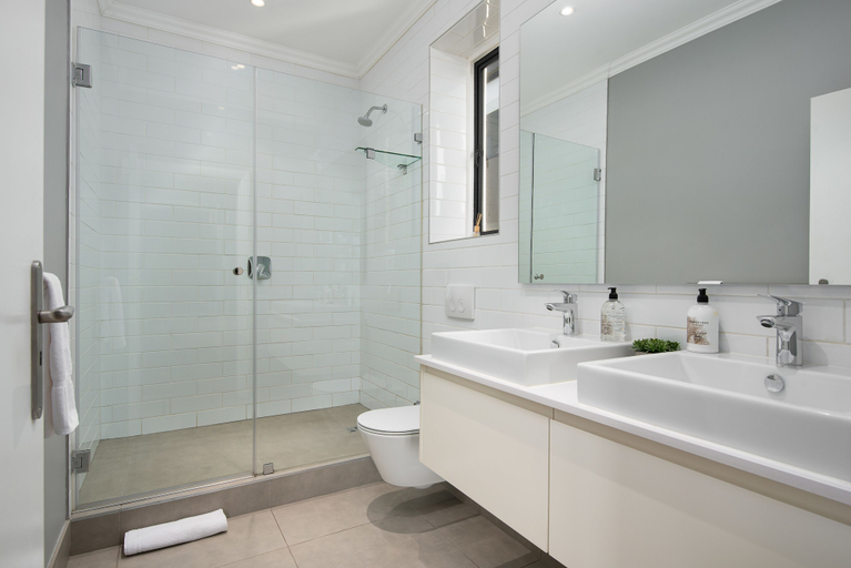 Bathroom 3, Warwick Mansions 8, City of Cape Town