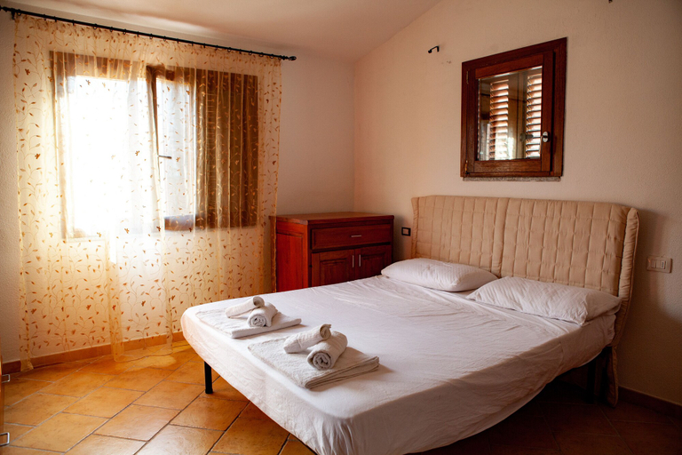 Bedroom 4, FANTASTICO PEDRAMI 1, Nuoro
