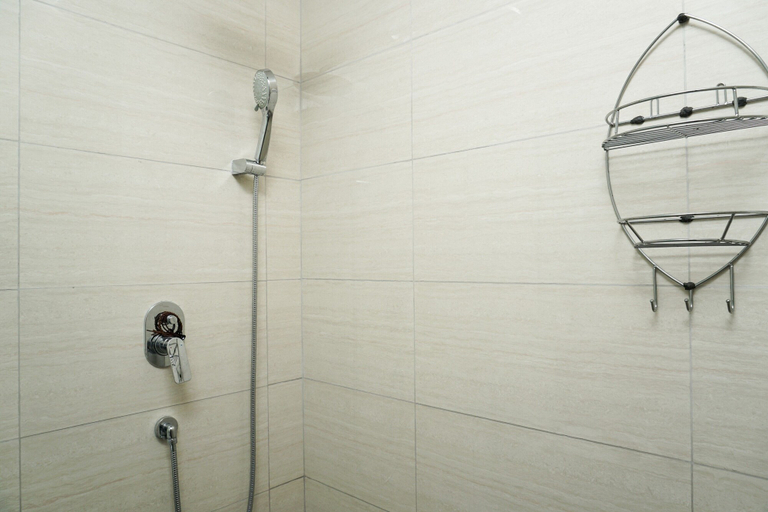 Bathroom, Exclusive 1BR Ciputra International Apartment, Jakarta Barat