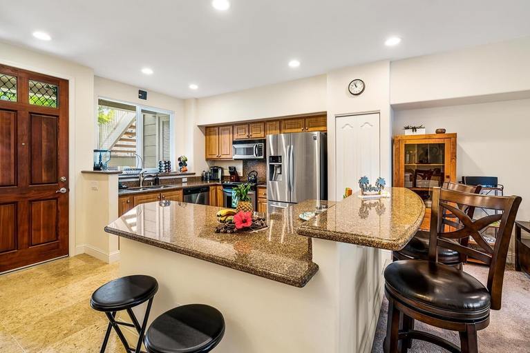 Food & Drinks, Alii Cove G3 Beautiful Ground Floor Unit With AC!, Hawaii