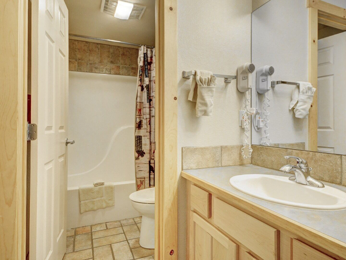 Bathroom 4, Eagle Fire Lodge & Cabins, Teller