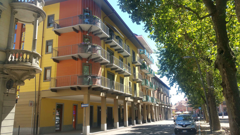 Exterior & Views