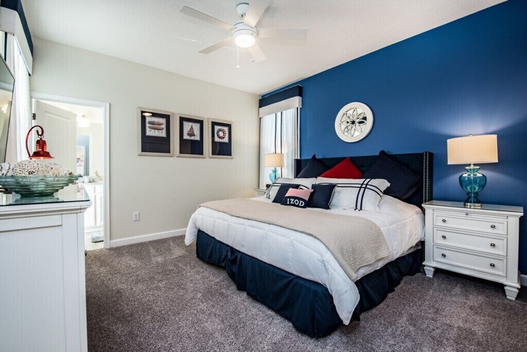 Bedroom 1, 5 Bed Storey Lake Villa with Games & Pool, Osceola
