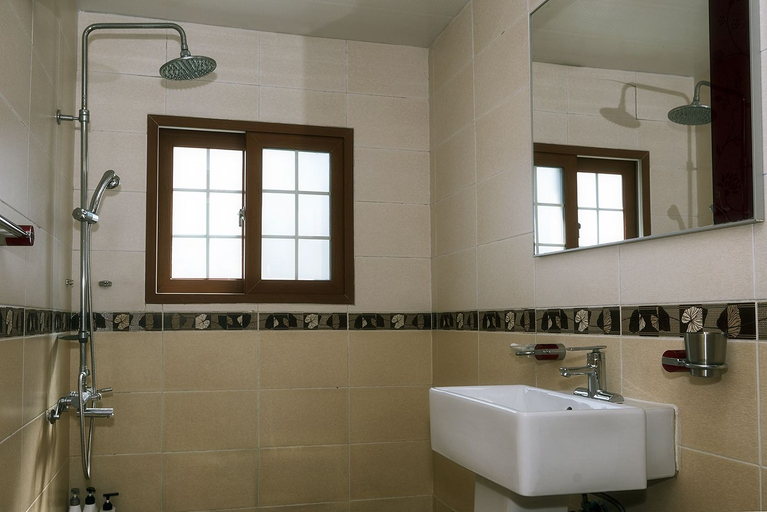 Bathroom 3, Tongyeong MongDol House, Tongyeong