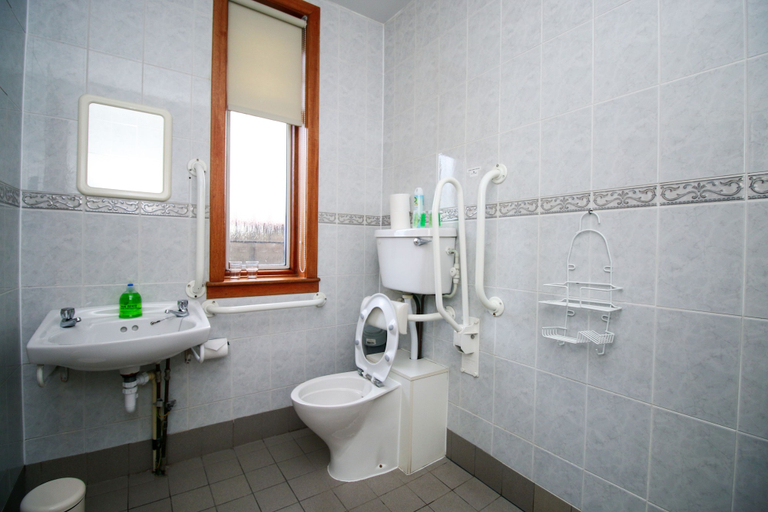 Bathroom 3, Glasgow Guest House, Glasgow
