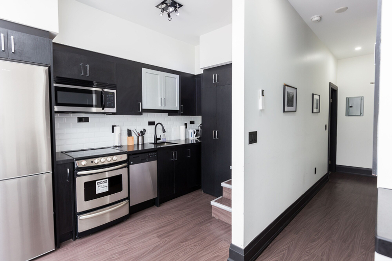 Dining Room 1, Applewood Suites - West Queen West Lofts, Toronto