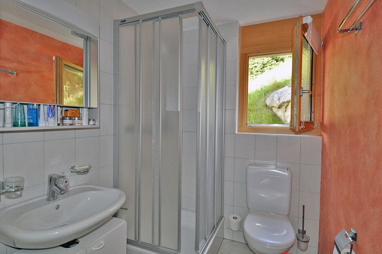 Bathroom, Bettmerlodge, Raron