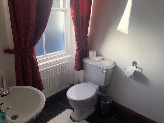 Bathroom, The Globe Inn, Cumbria