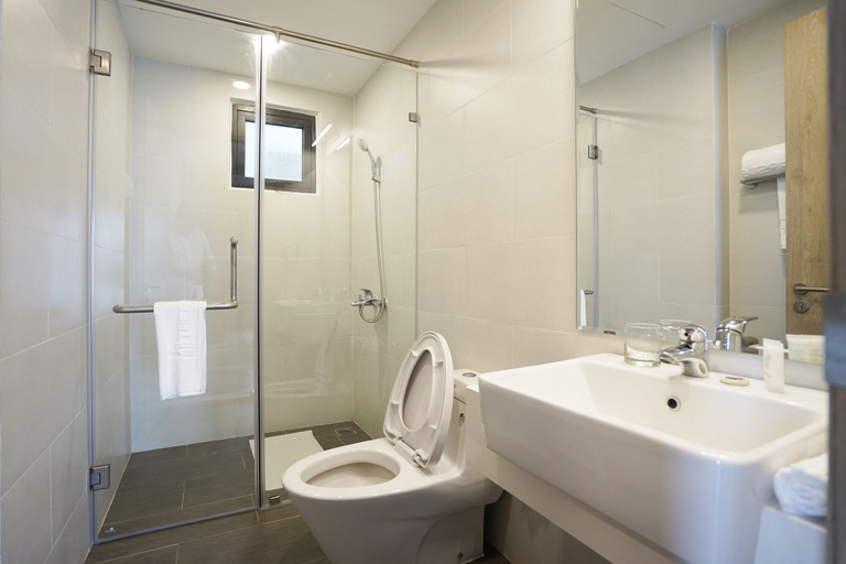 Bathroom 4, The First Stay Hotel, Văn Giang