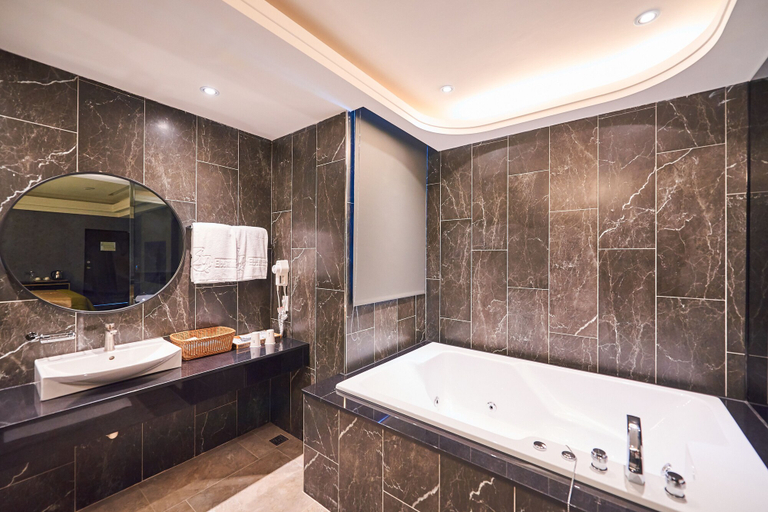 Bathroom 3, Sun Motel, Kaohsiung