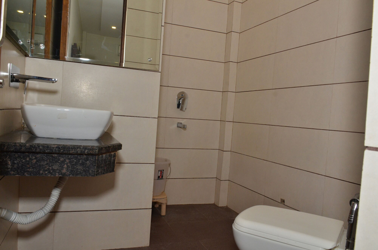 Bathroom 4, Hotel KK Continental, Amritsar