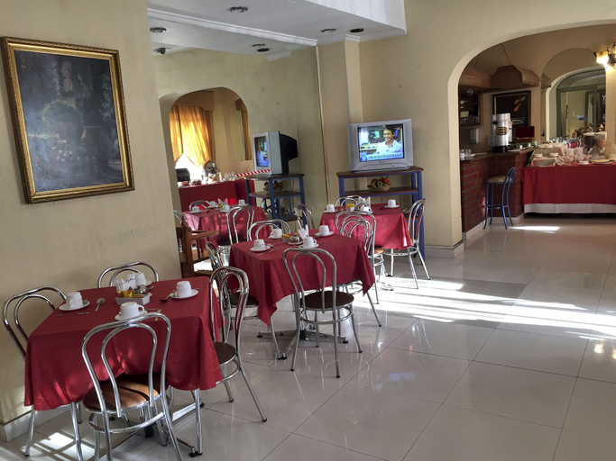Food & Drinks 5, Hotel María Angola, Santiago