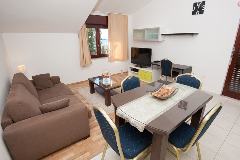 Others 5, Apartments Vlasic, Podstrana