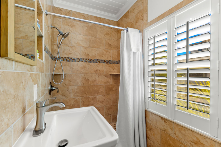 Bathroom 4, Inn on the Beach - 18+ only, Pinellas