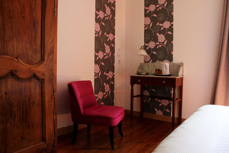Bedroom 2, Moulin Pont Vieux - Chambres d'Hôtes, Vendée