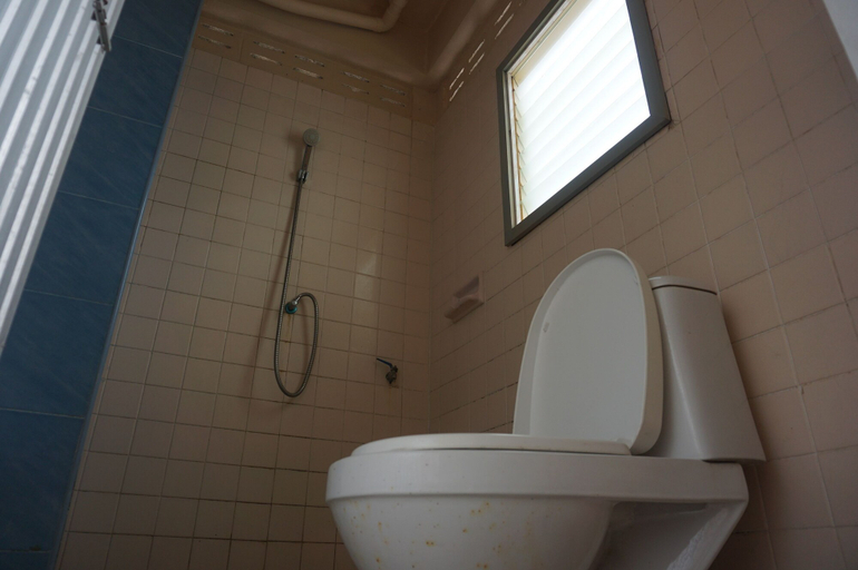Bathroom 4, Sukjai Homestay, Hat Yai
