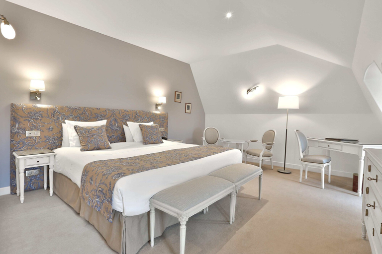 Bedroom 3, Château des Vigiers, Dordogne