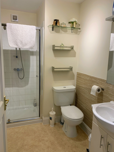 Bathroom 3, Glentruim Lodge, Highland