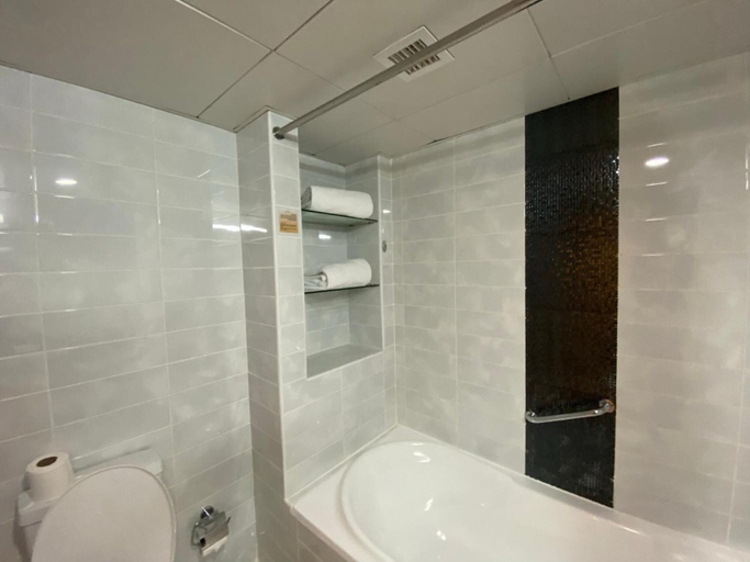 Bathroom 5, Phoenix Plaza Hotel Apartments, Abu Dhabi City