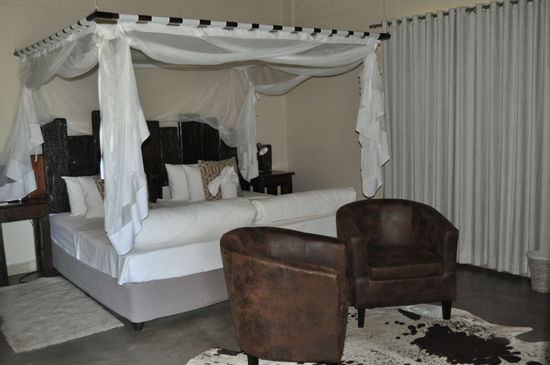 Bedroom 2, Shametu River Lodge, Mukwe