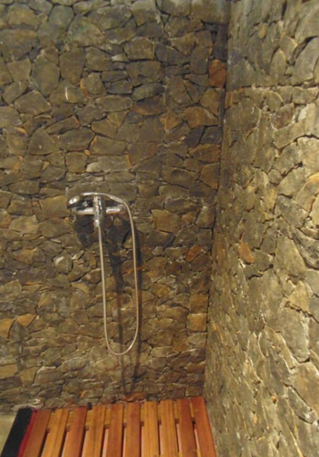 Bathroom, La Villa Mahafaly, Analanjirofo