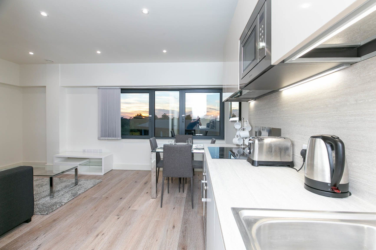 Others 5, Deluxe Heathrow Apartments & Parking, London