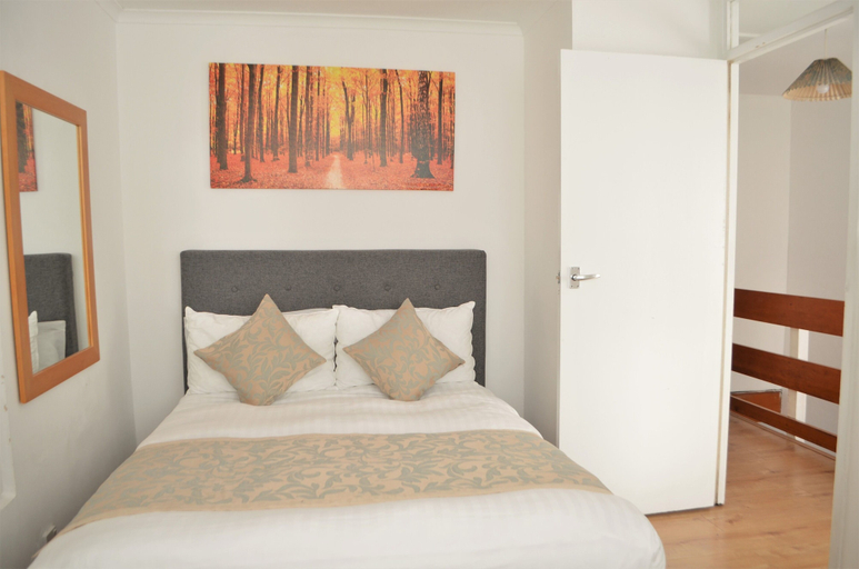 Bedroom 3, Stratford by Servprop, London