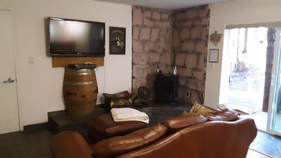 Others 5, Winterfell - No Hidden Fee; Dog OK; King Bed, Calaveras