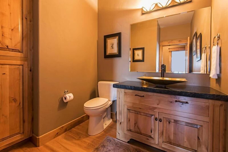 Bathroom 4, Wallowa 22, Deschutes