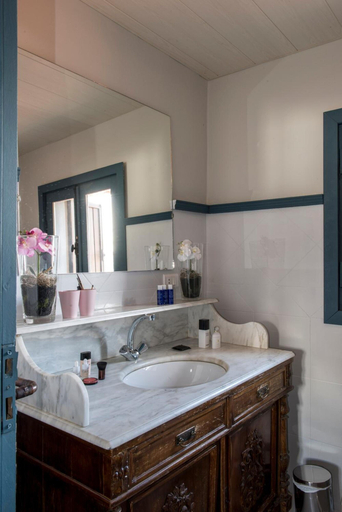 Bathroom 3, La Maison des Cèdres, Bcharre