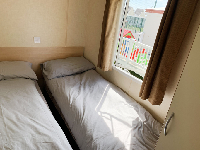 Bedroom 3, Beautiful 3-bedroom Caravan at Mersea Island, Essex