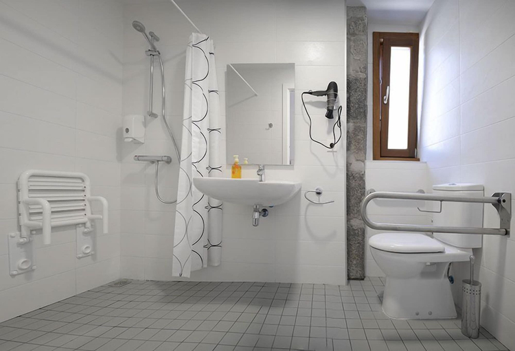 Bathroom 3, Apartamentos Aldagaia, Guipúzcoa