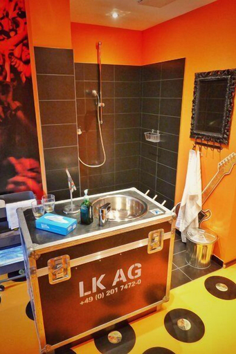 Bathroom 5, Road Stop Neandertal, Mettmann