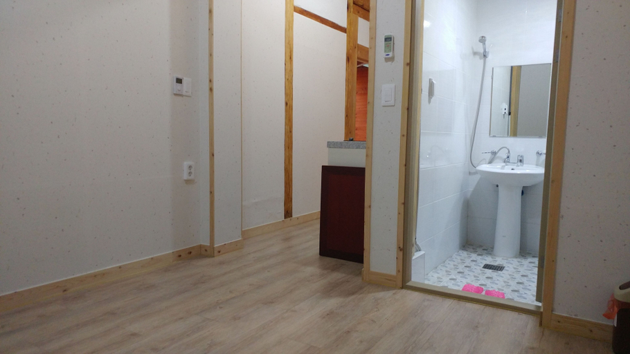 Bathroom 3, Chowoo Guesthouse, Gyeongju