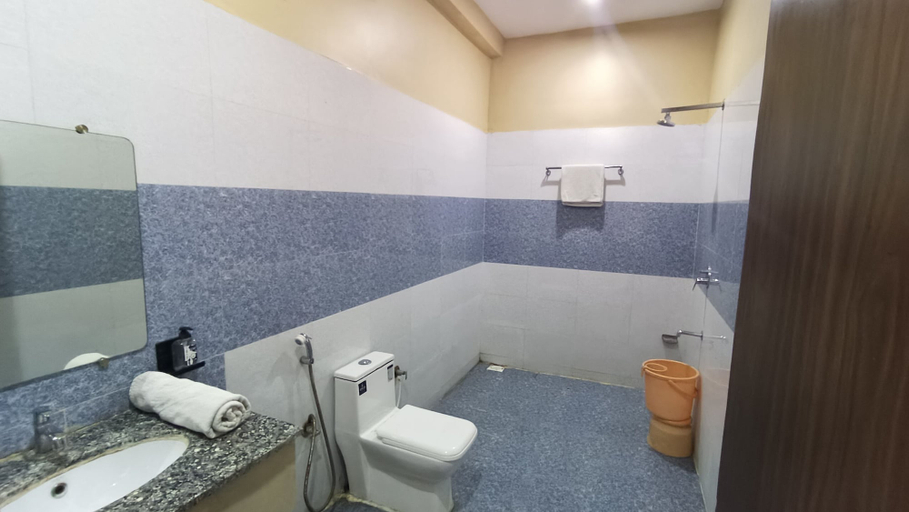 Bathroom 4, Kanha Hotel & Resort, Chittaurgarh