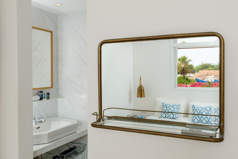 Bathroom 4, Terrace & View on Dallal square by FeelHome
