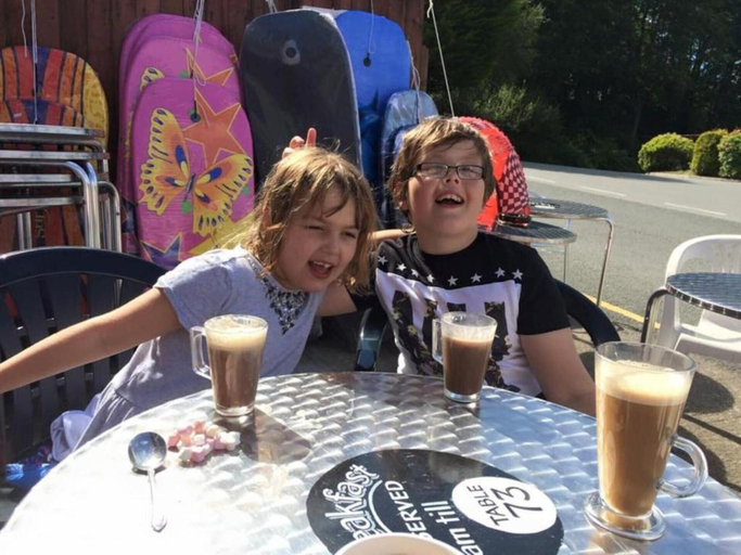 Food & Drinks, Upper Lake Chalet , Dog and Pet Friendly, Gwynedd