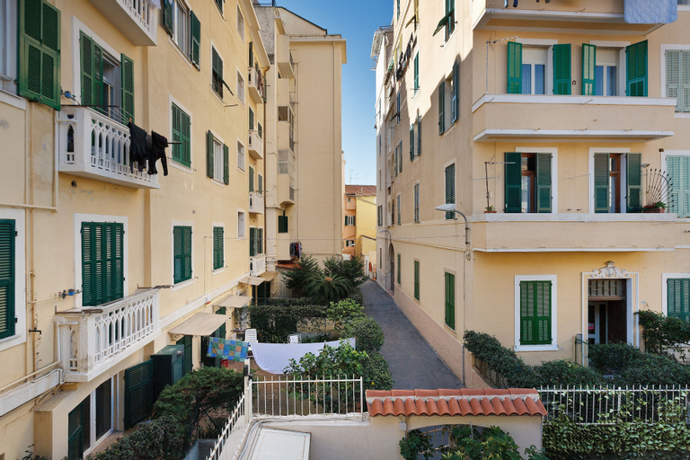 Exterior & Views 4
