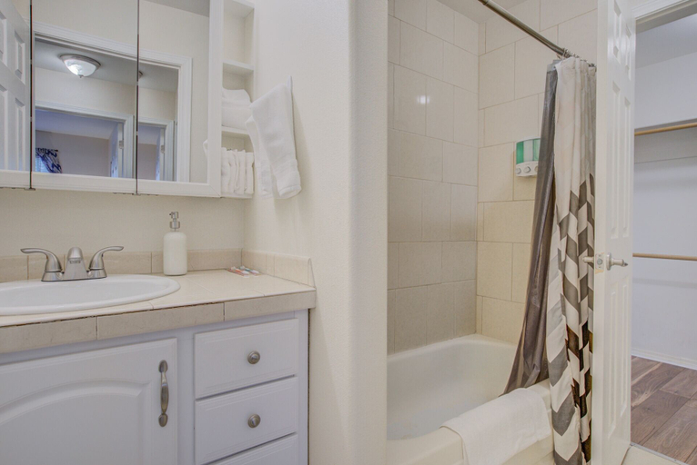 Bathroom 3, 2 BD Value-stay Dog-friendly!, El Paso