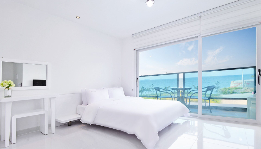 Bedroom 2, Glories Pension, Buan