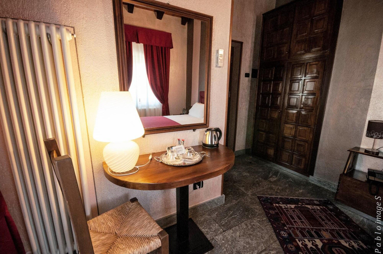 Bathroom 3, Le Charaban, Aosta