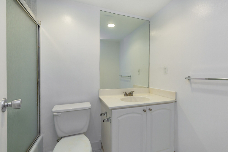 Bathroom 4, The Tides Ocean Luxury Suites, Broward