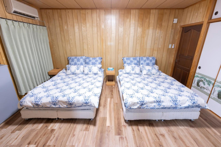 Bedroom 2, Kame Kame House, Tokashiki
