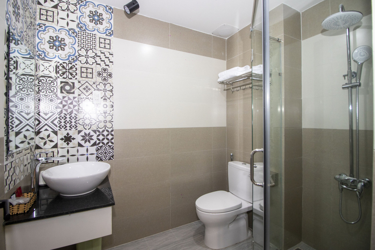 Bathroom 4, An Phuc Hotel, Qui Nhơn